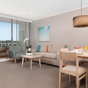 One-Bedroom Apartment Courtyard View